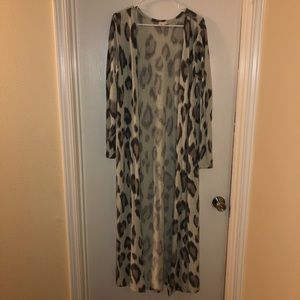 Snow leopard duster